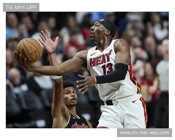 巴特勒背身转身得分，热火在末节反超比分